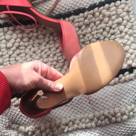 Banana Republic Coral Heel Size 8.5 Never Worn - Picture 2 of 2